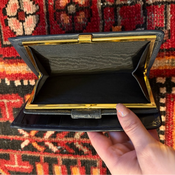 CHANEL vintage Dark Blue Quilted portfuille style wallet with kiss lock - Picture 7 of 7